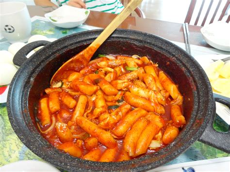  Ddeokbokki นุ่มหนึบ ซอสเผ็ดแสนอร่อย: อภิมหาของกินสตรีทฟู้ดที่ไม่ควรพลาดในอุลซาน!