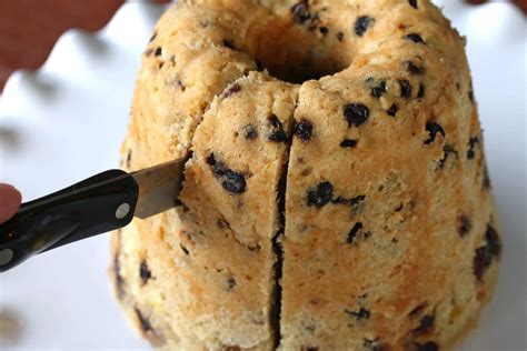  Spotted Dick? A Delightfully Sticky and Surprisingly Spiced British Pudding!